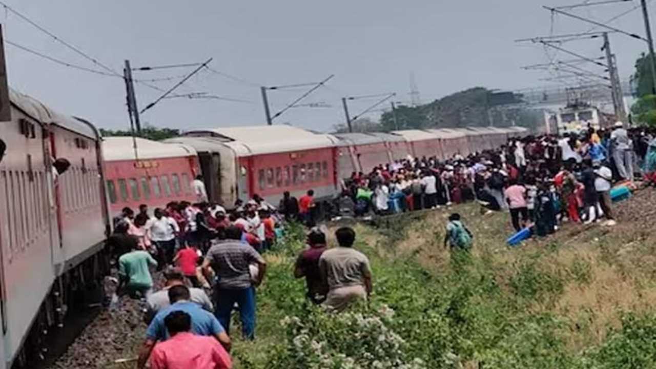 ओडिशा में रेल हादसा : बैंगलोर-कामाख्या एक्सप्रेस के 11 डब्बे पटरी से उतरे, राहत कार्य जारी